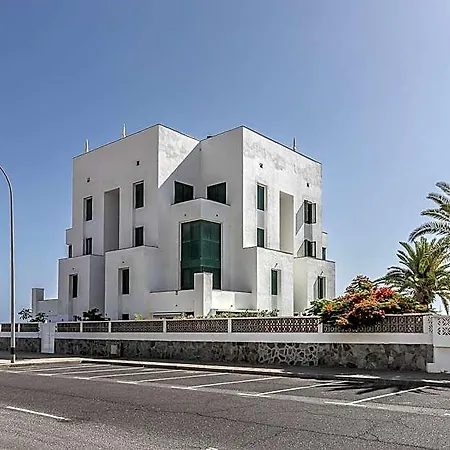 Eden Oceanfront Hideaway فندق 4*