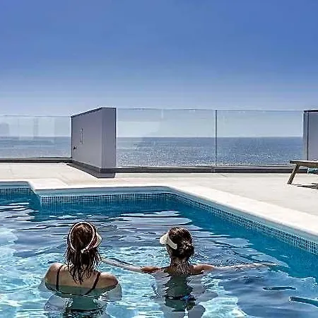 Eden Oceanfront Hideaway فندق 4*
